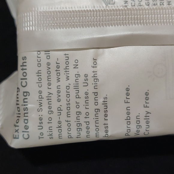 Exfoliating Cleansing Cloths - Picture 5 of 5